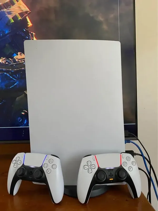 Ps5 Digital + 2 Dualsense + Gta Cod Fc24 + Netflix Hbo Blanco/negro (Usado)